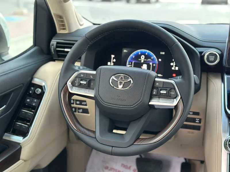 تويوتا لاندكروزر 2025