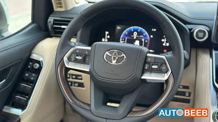 تويوتا لاندكروزر 2025