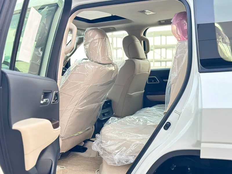 تويوتا لاندكروزر 2025