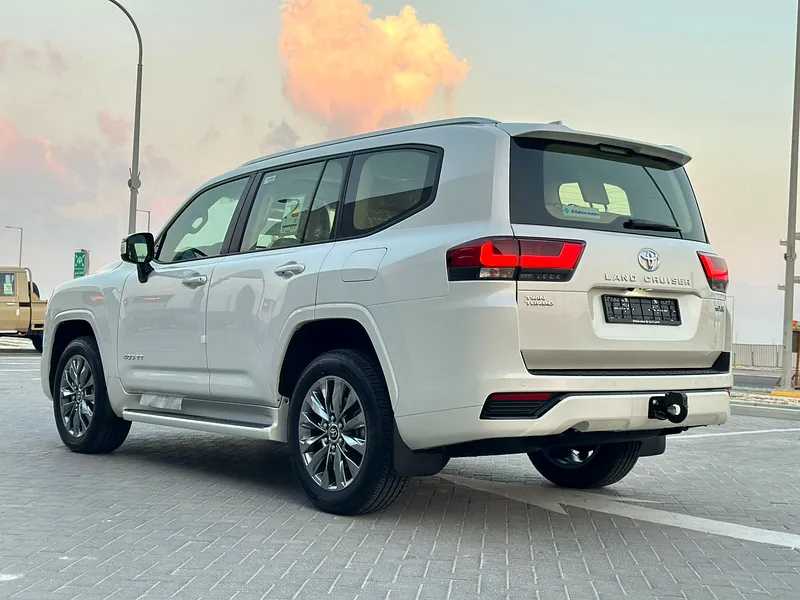 تويوتا لاندكروزر 2025