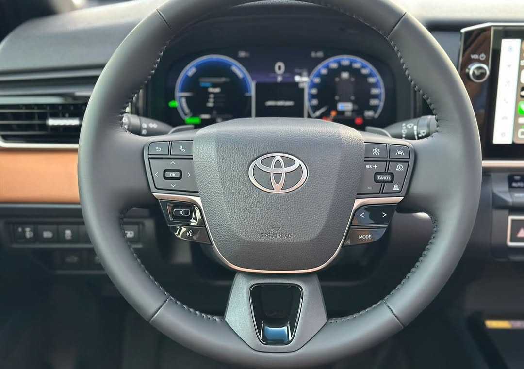 Toyota Camry 2025