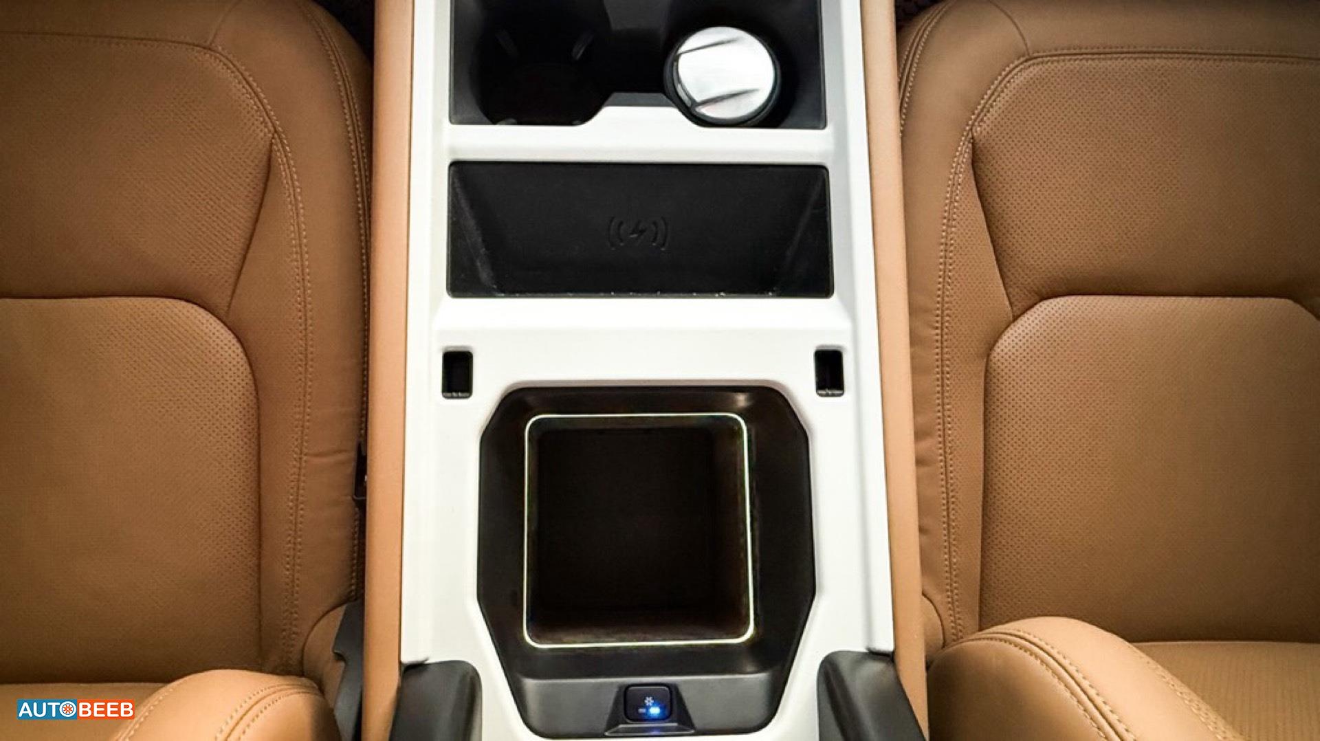 لاندروفر ديفندر 2025