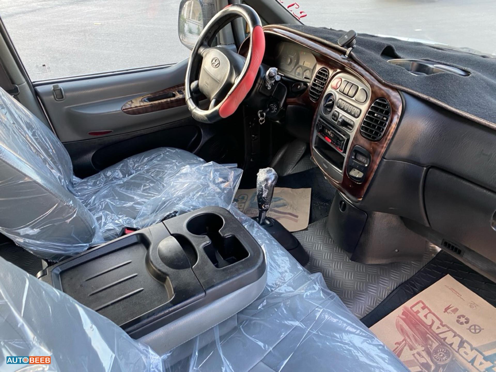 Minibus Hyundai 2005