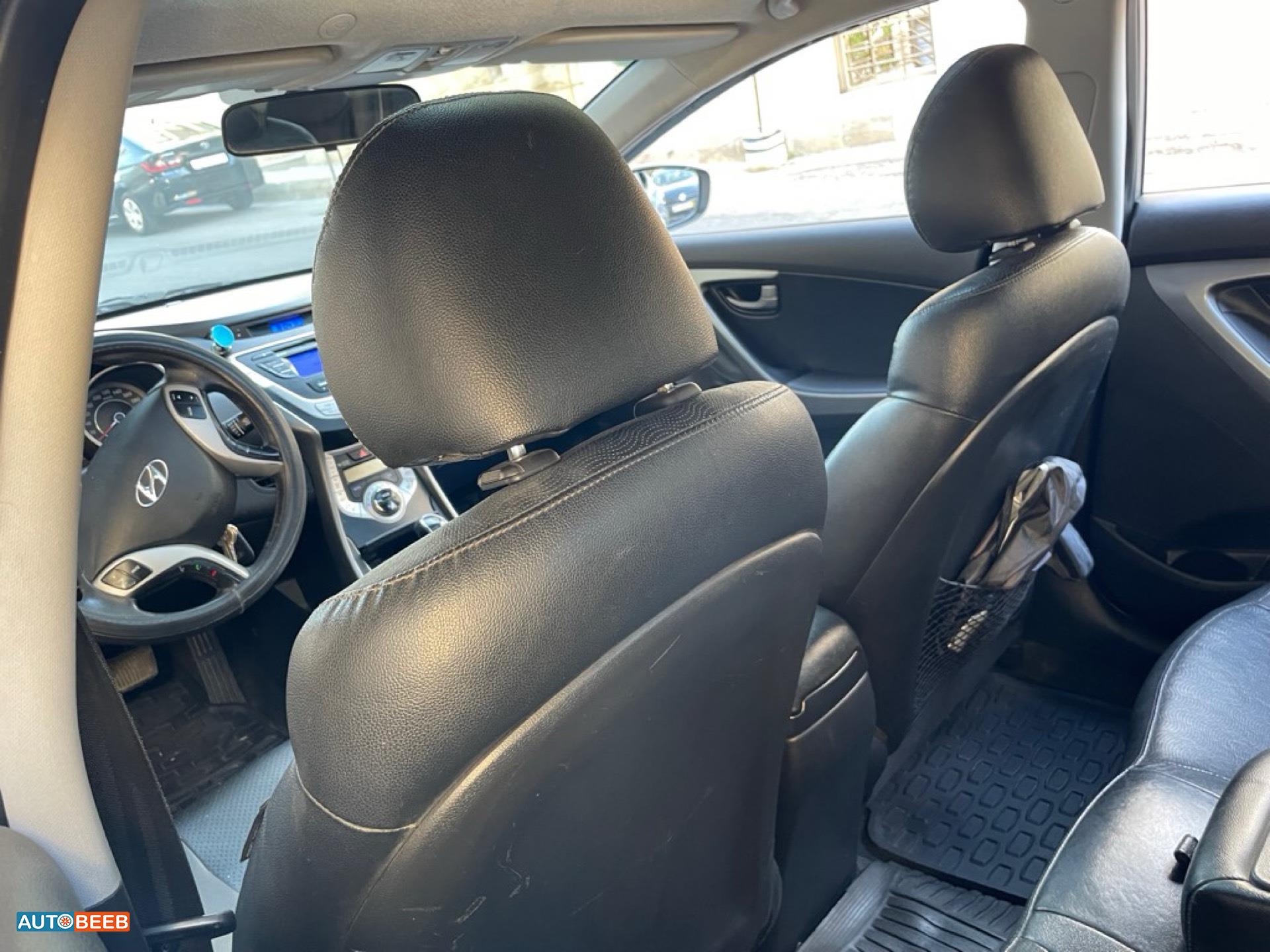 هيونداي افانتي 2012