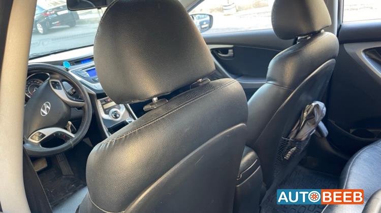 هيونداي افانتي 2012