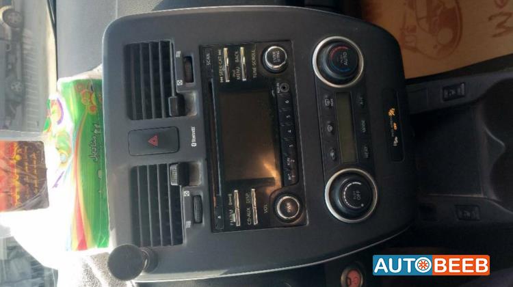 نيسان ليف 2013