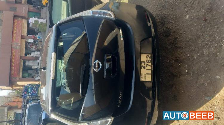 نيسان ليف 2013