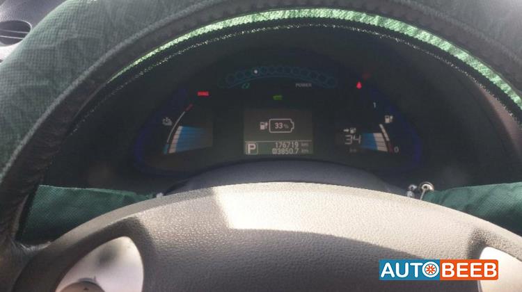 نيسان ليف 2013