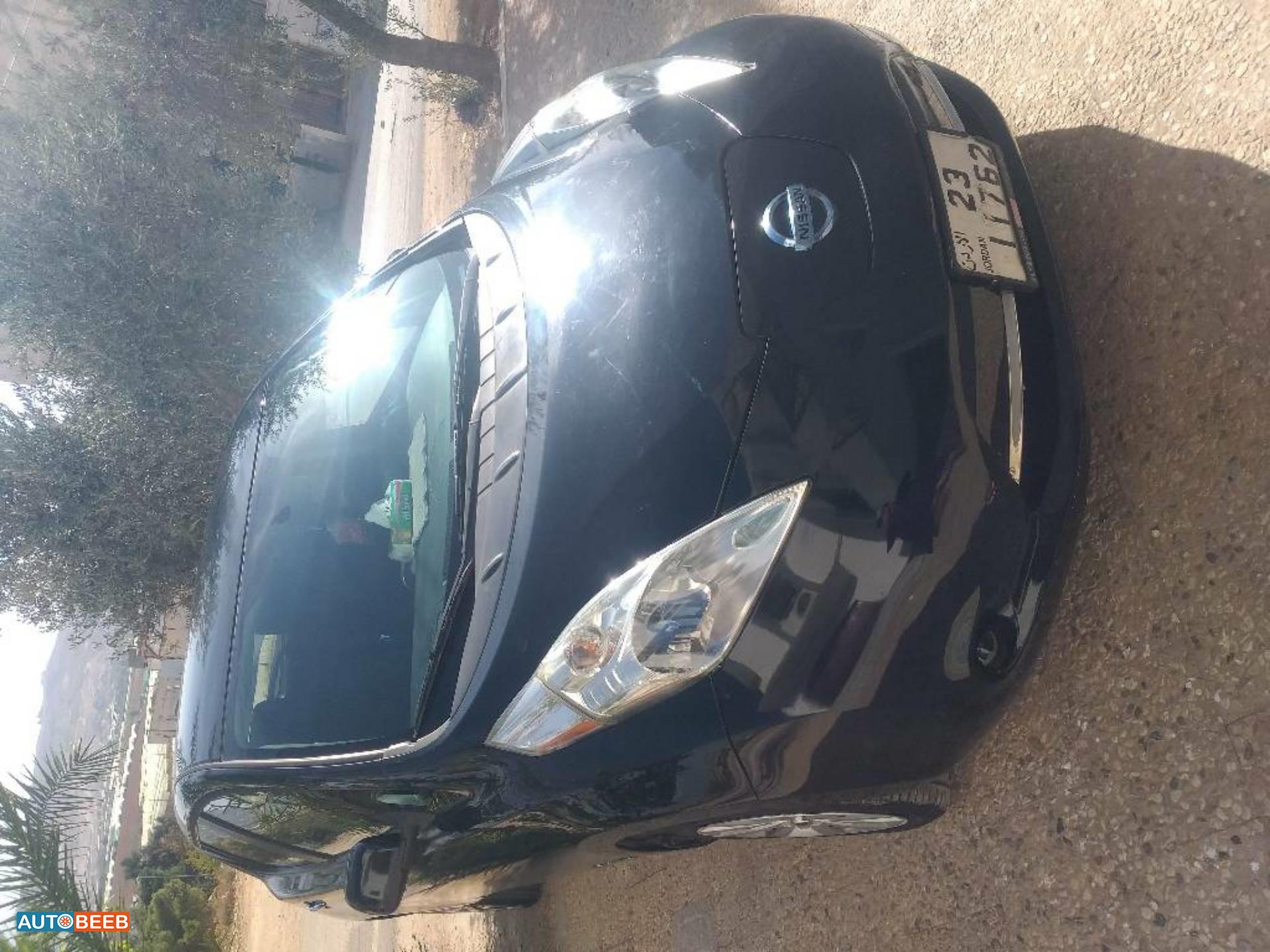 نيسان ليف 2013