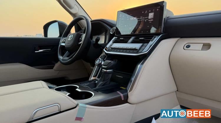 تويوتا لاندكروزر 2025