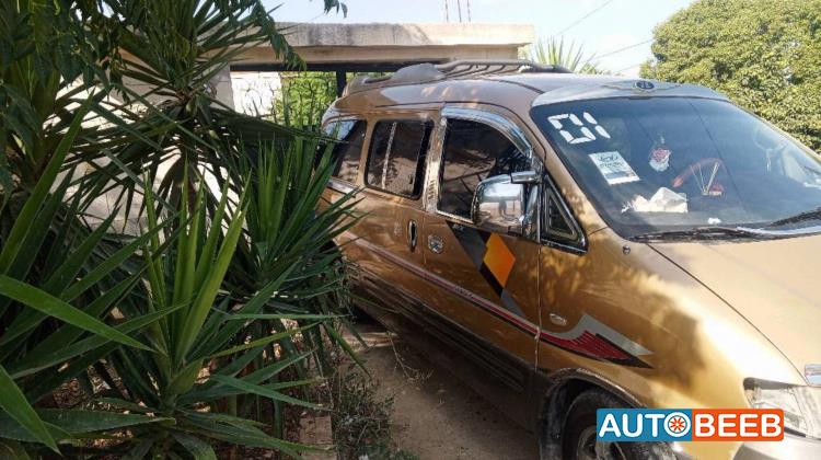 Minibus Hyundai 2001