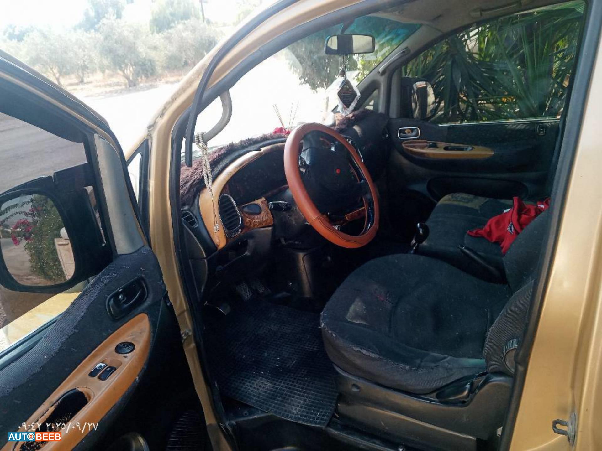 Minibus Hyundai 2001