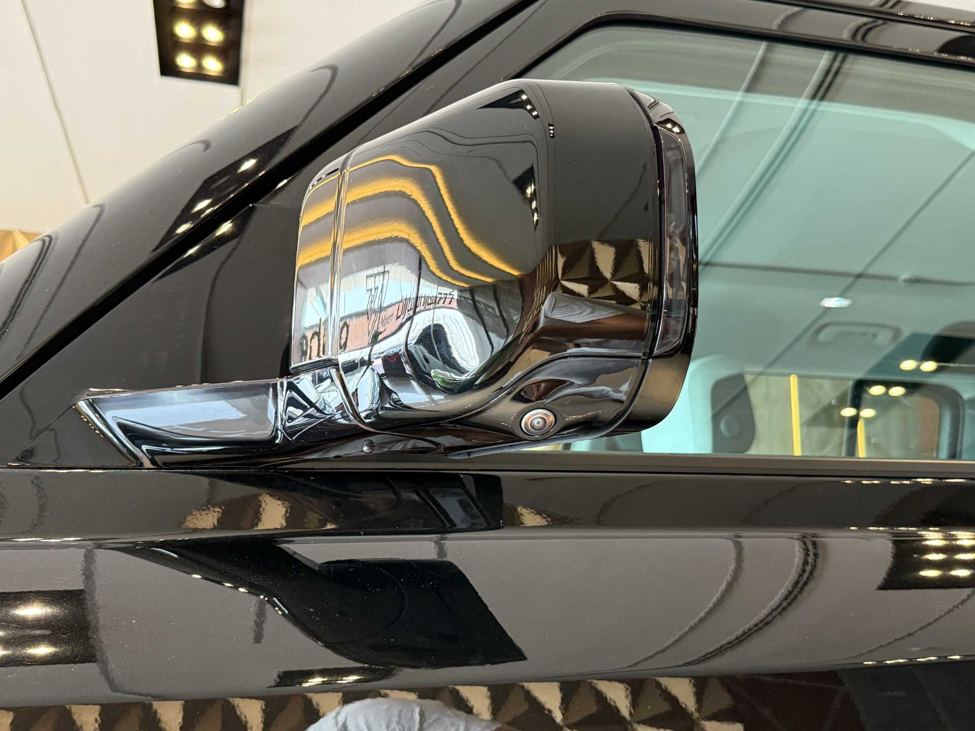 لاندروفر ديفندر 2025