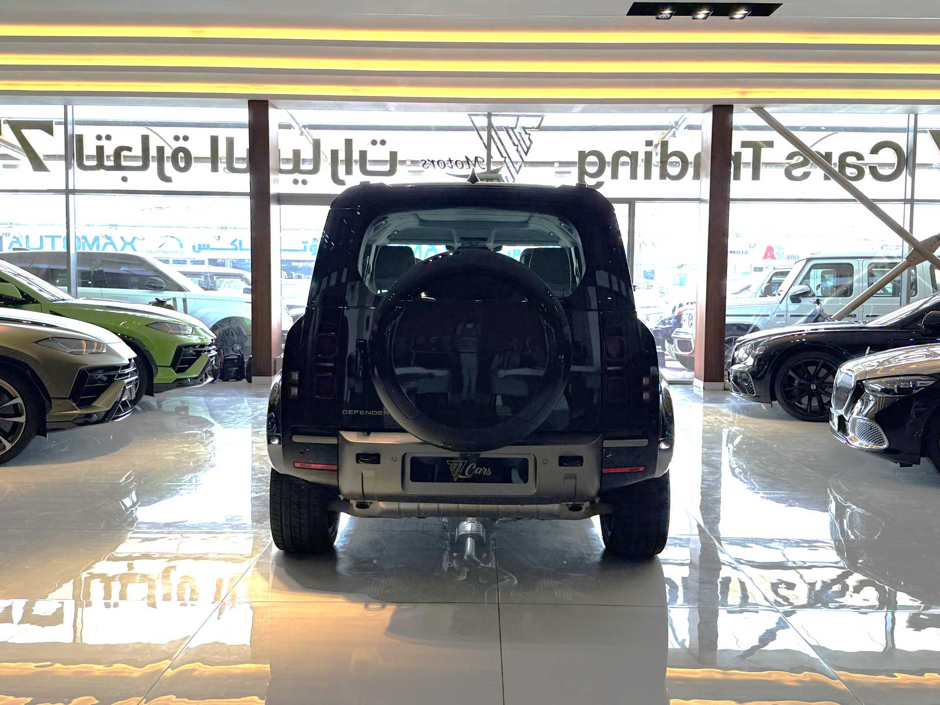 لاندروفر ديفندر 2025
