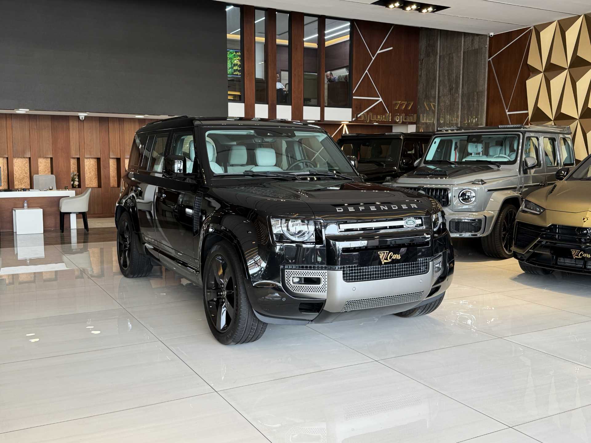 لاندروفر ديفندر 2025