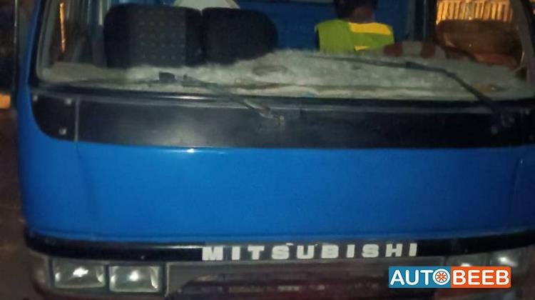 Tractor Unit Mitsubishi 2004