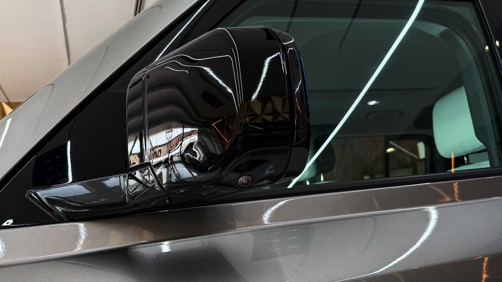 لاندروفر ديفندر 2025