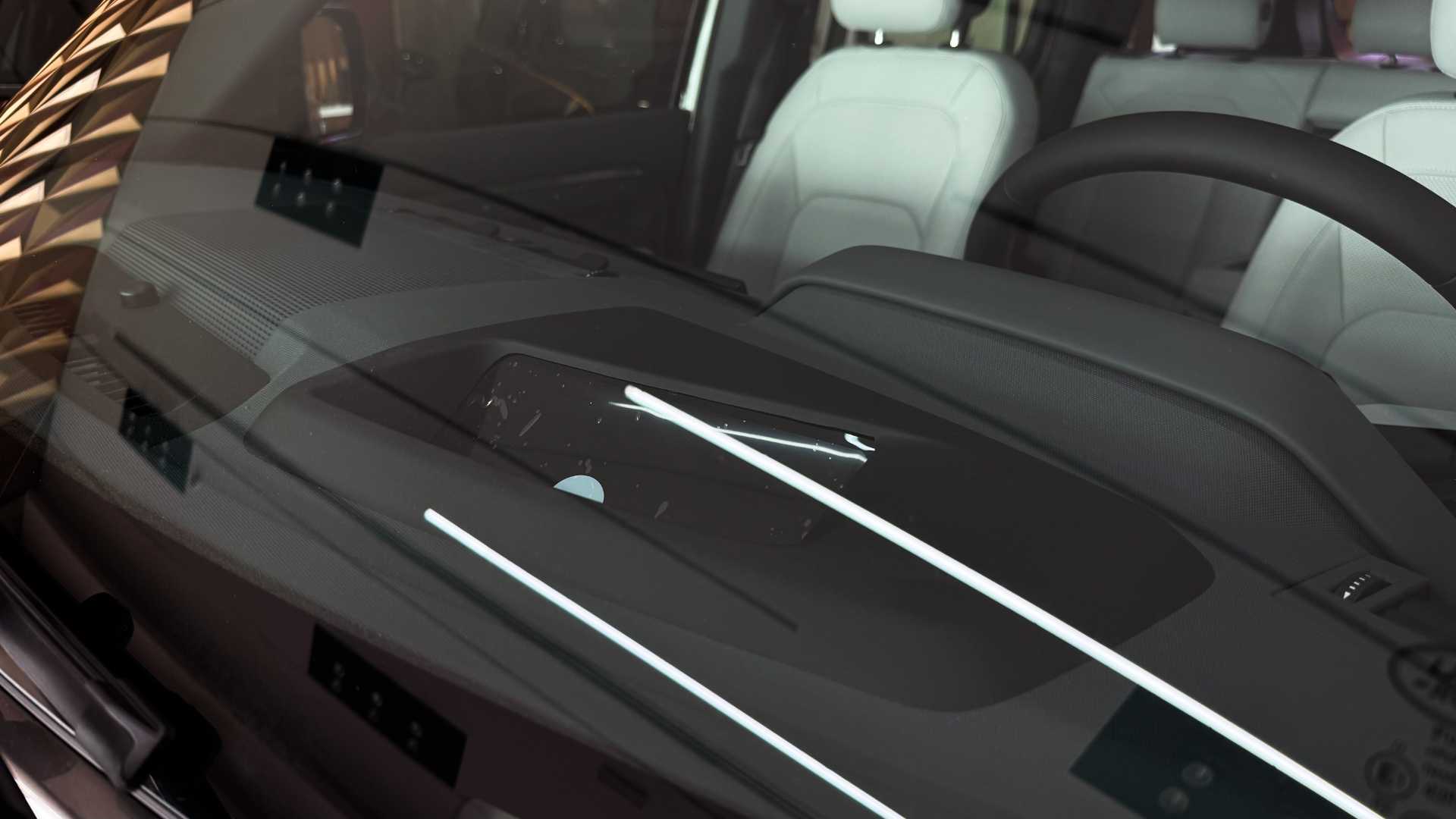 لاندروفر ديفندر 2025