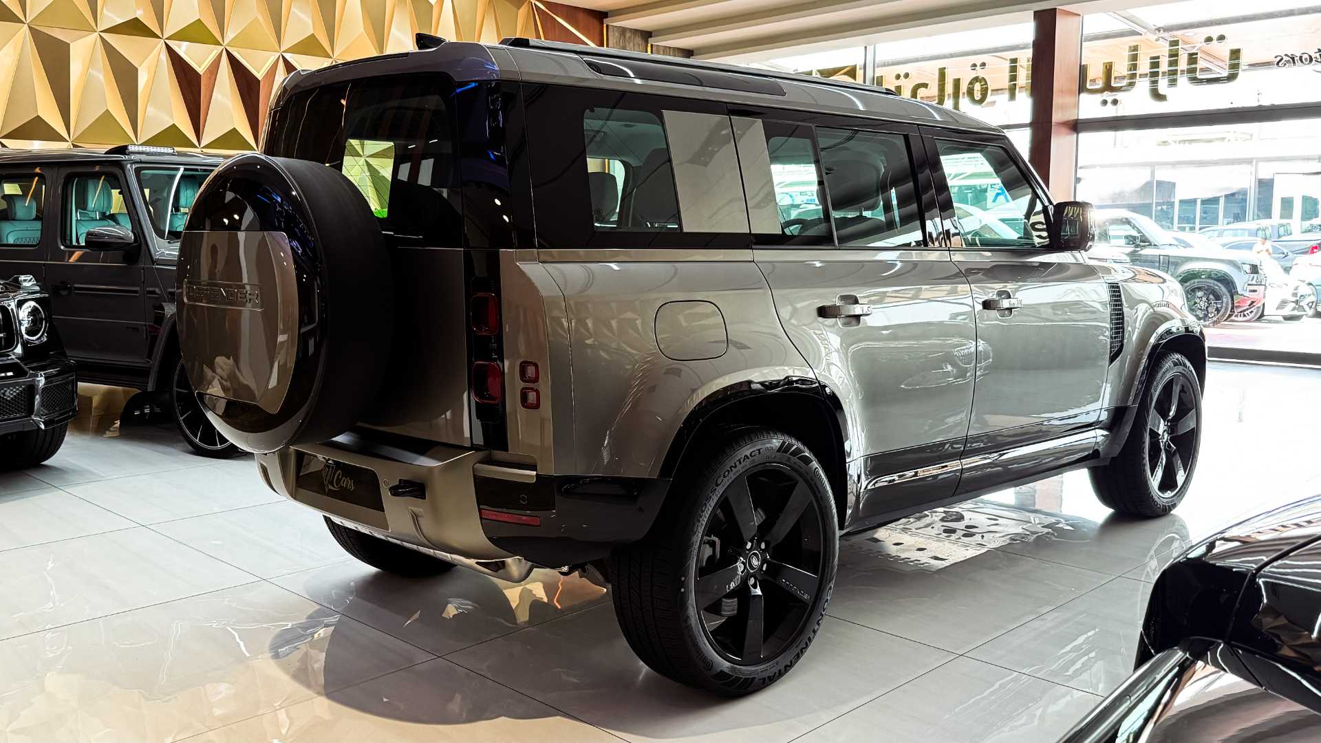 لاندروفر ديفندر 2025