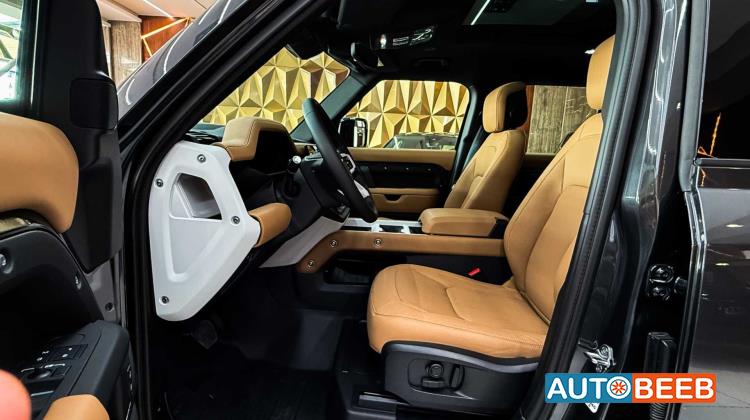 Land Rover Defender 2025