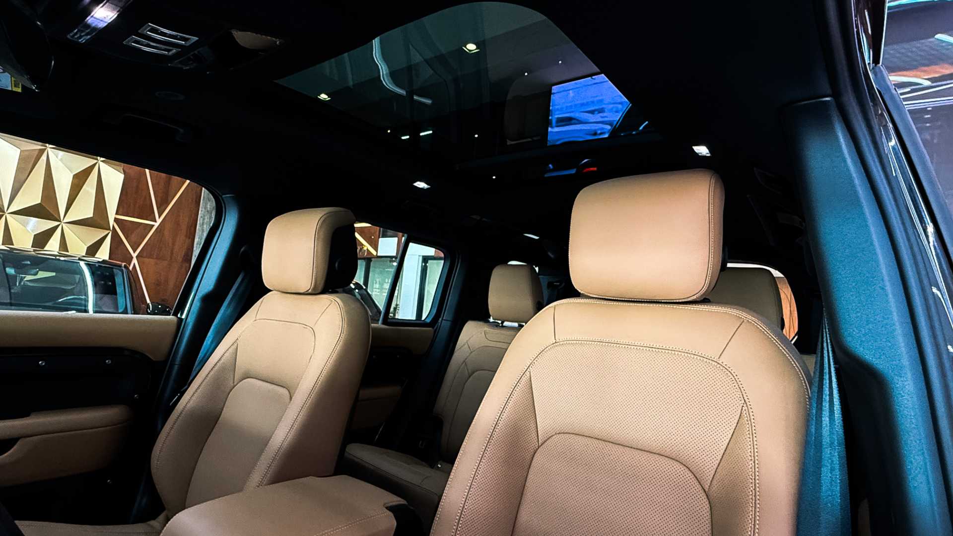 Land Rover Defender 2025