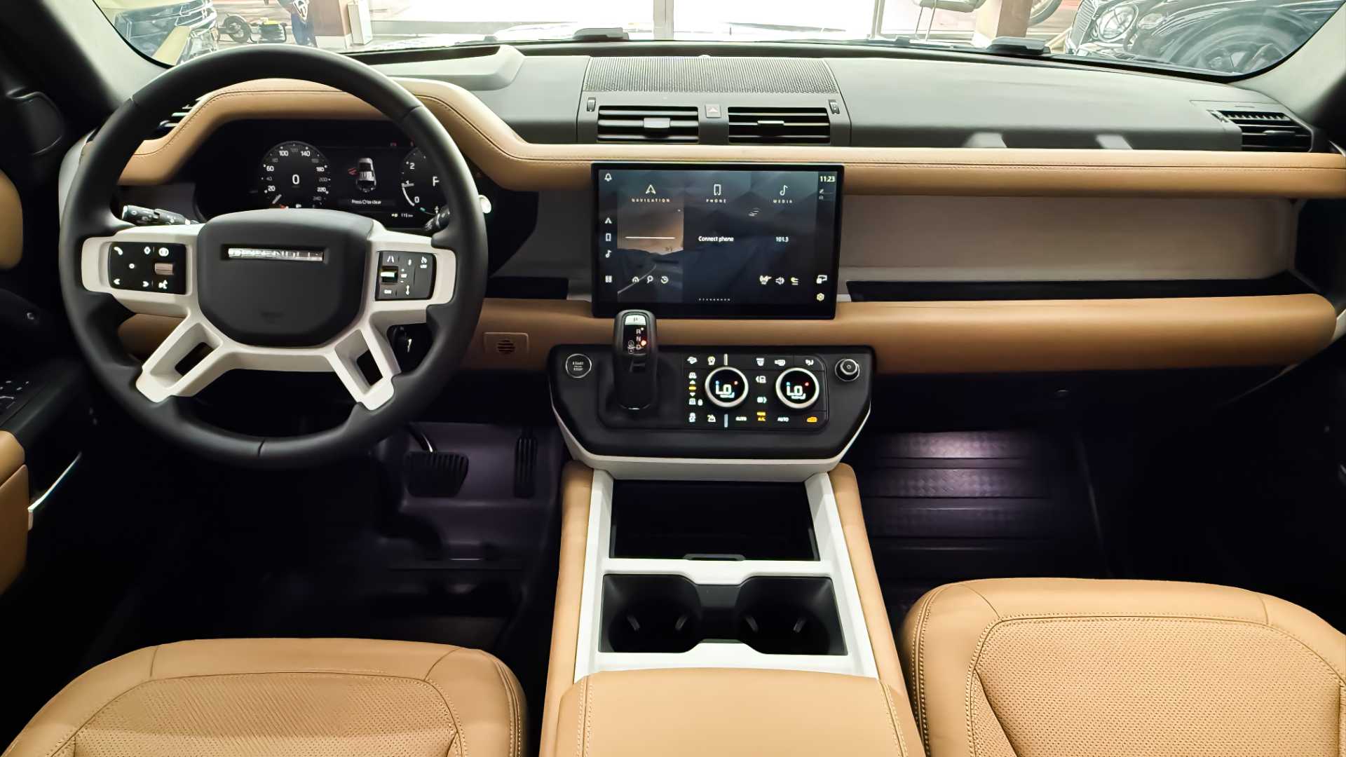 Land Rover Defender 2025