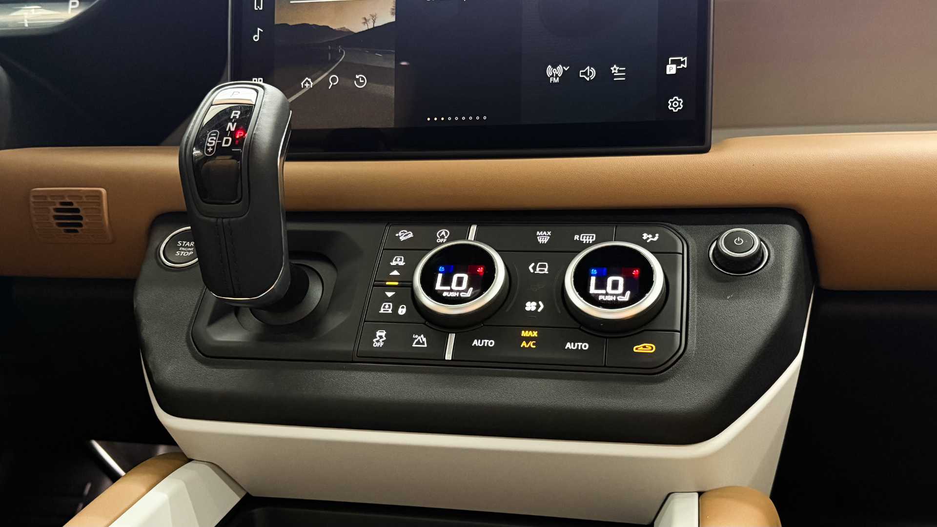 Land Rover Defender 2025