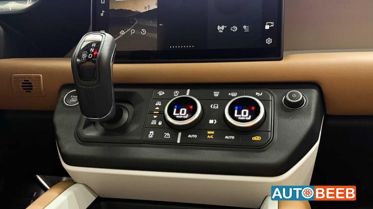 Land Rover Defender 2025
