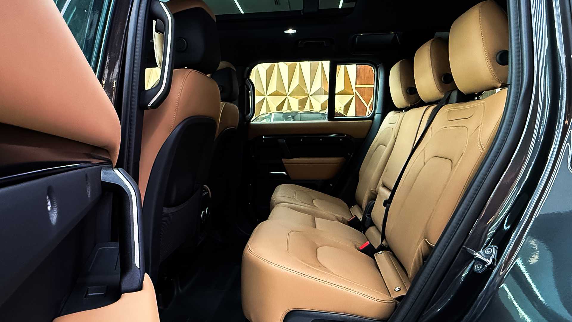 Land Rover Defender 2025