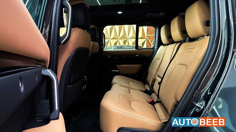 Land Rover Defender 2025