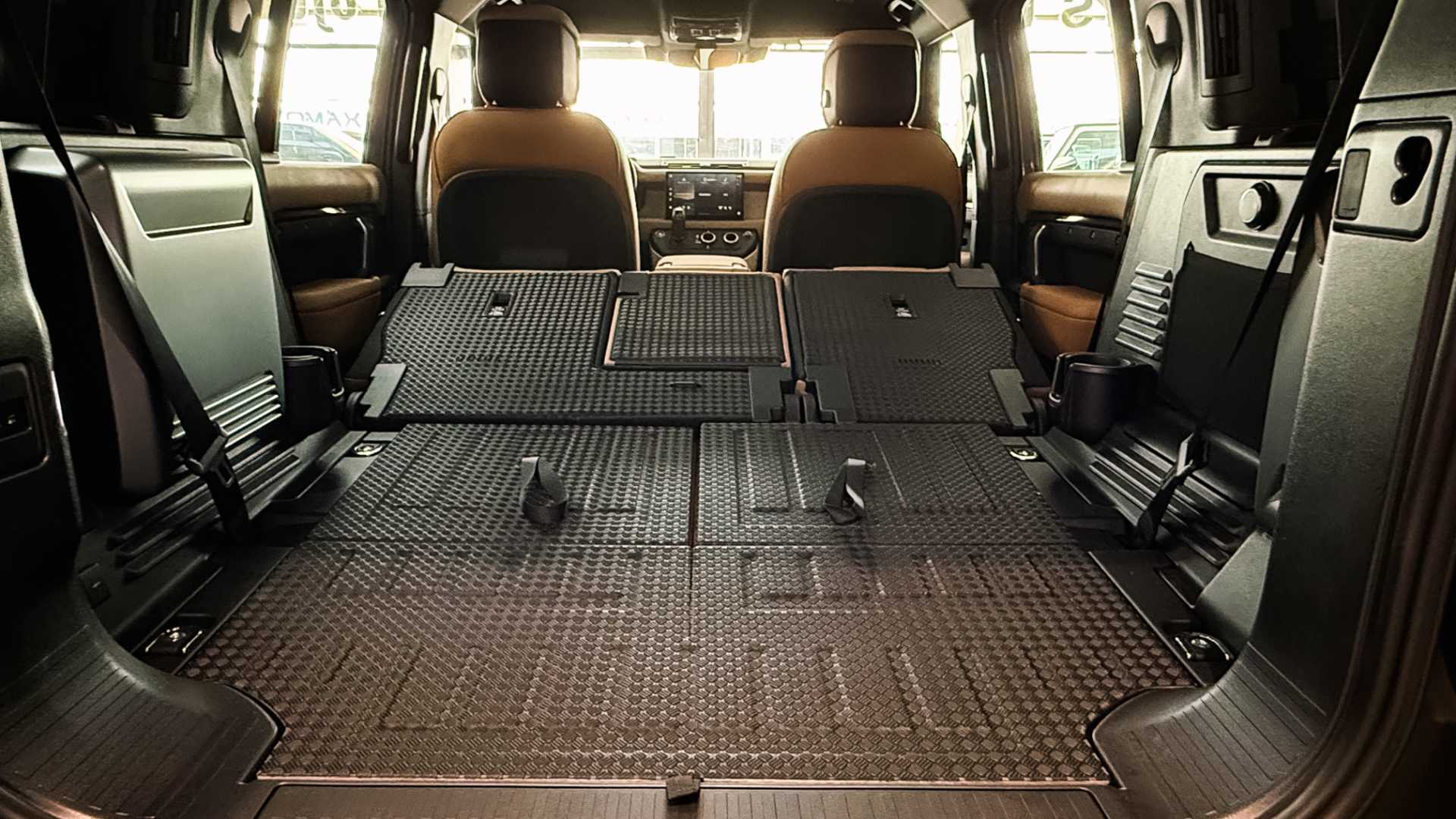 Land Rover Defender 2025