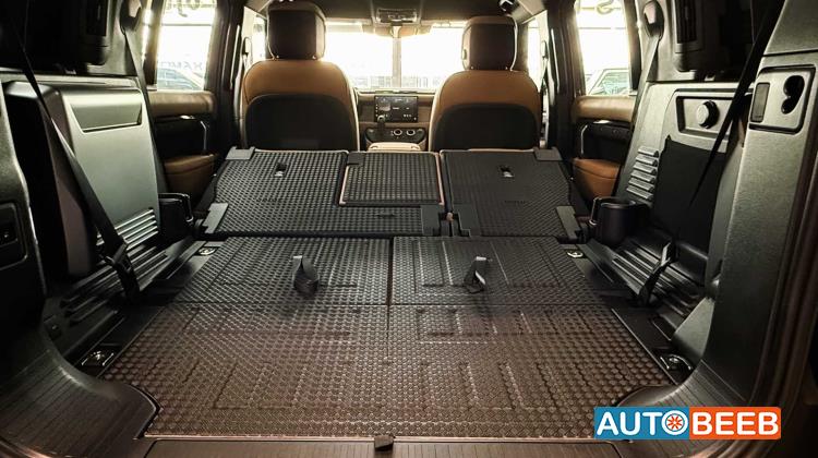 Land Rover Defender 2025