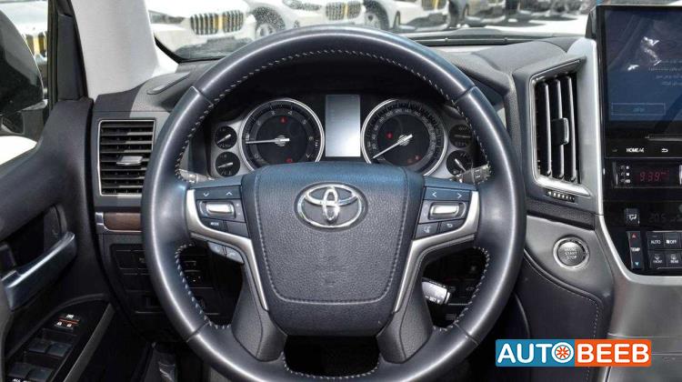 تويوتا لاندكروزر 2020