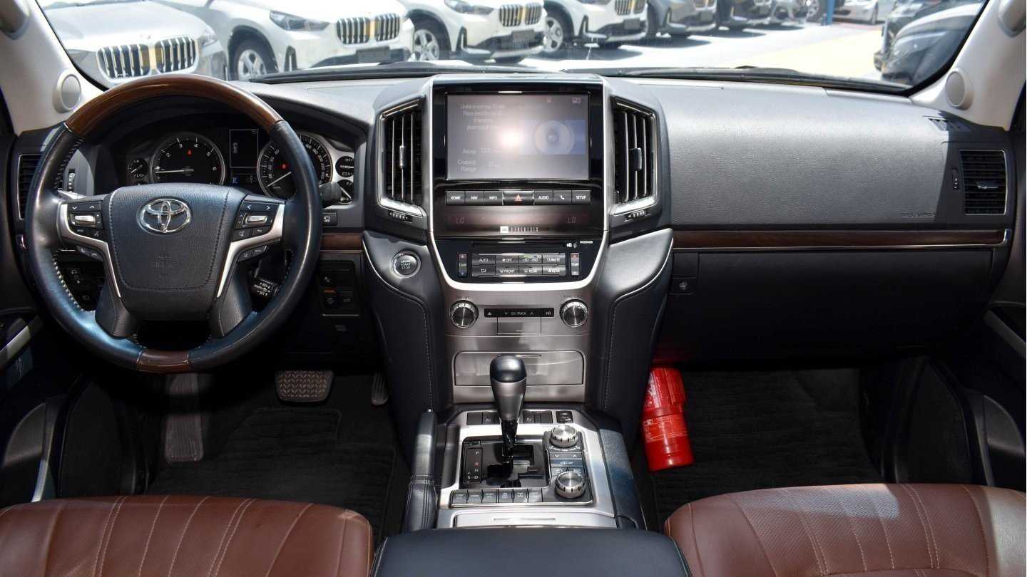 تويوتا لاندكروزر 2020