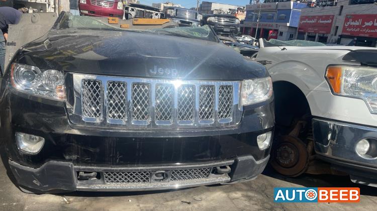 واجهة امامية جيب شروكي متوفر جميع قطعها 2013