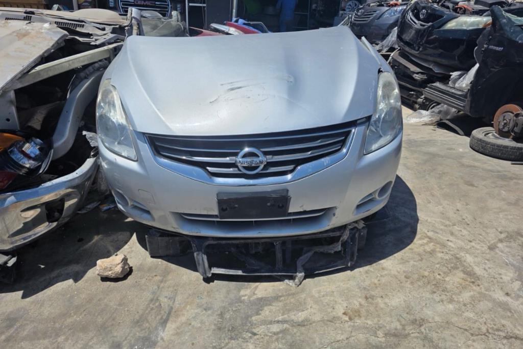 واجهة امامية نيسان التيما هايبرد 2011