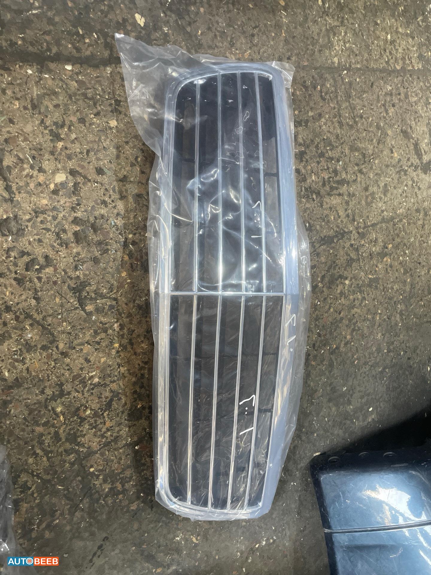Body  Grilles Mercedes Benz E200