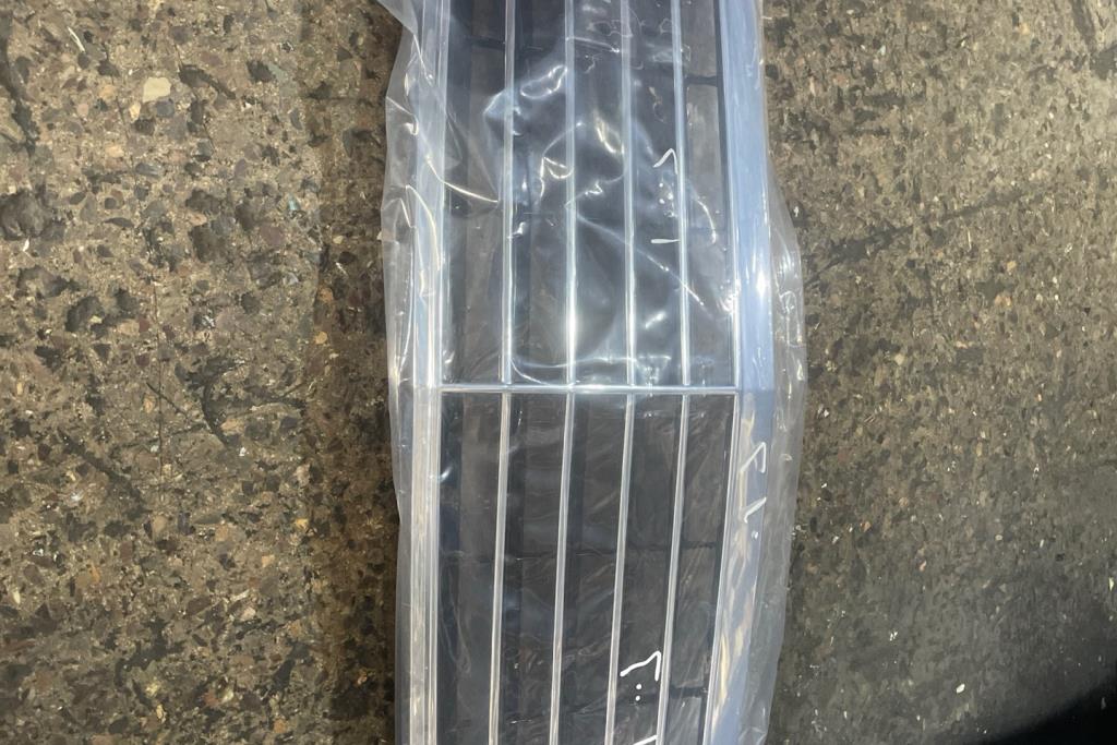 Body  Grilles Mercedes Benz E200