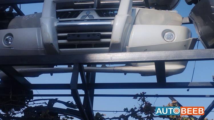 واجهه اماميه اضويه اماميه يمين شمال متسوبيشي باجيرو 2001 2002 2003