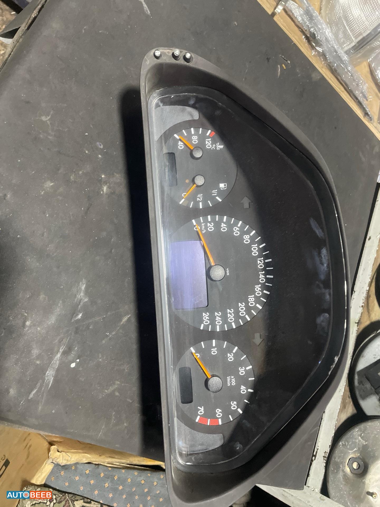 Cabin  Gauges and meters Mercedes Benz E200