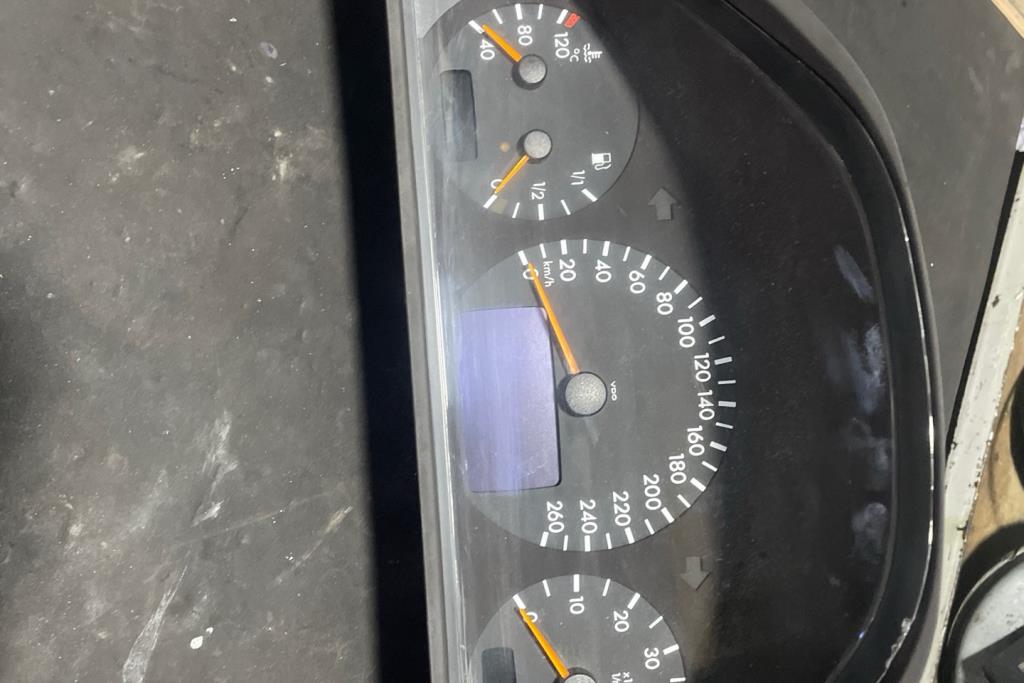 Cabin  Gauges and meters Mercedes Benz E200
