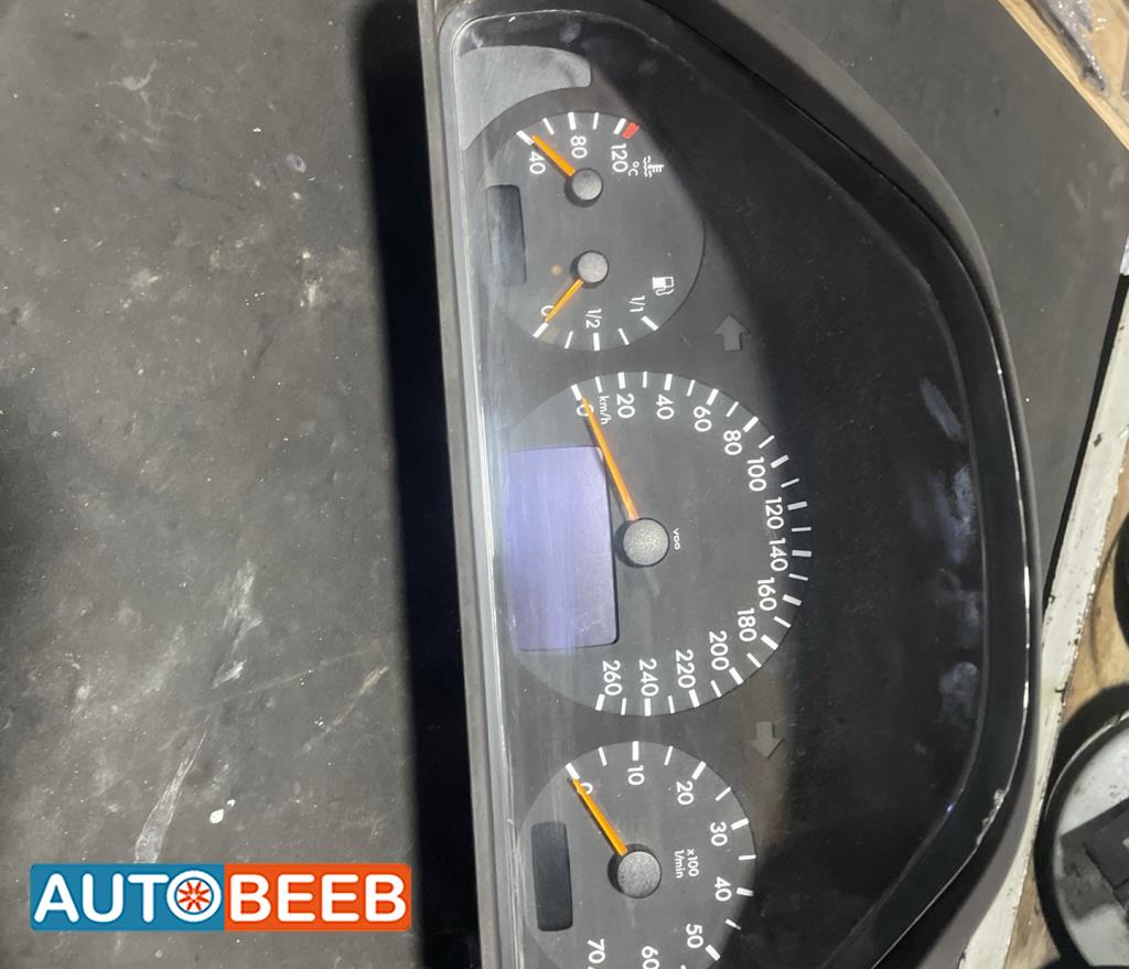 Cabin  Gauges and meters Mercedes Benz E200