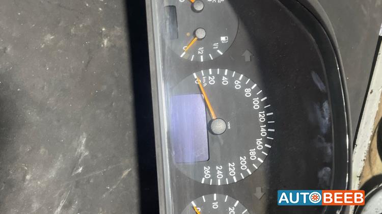 Cabin  Gauges and meters Mercedes Benz E200
