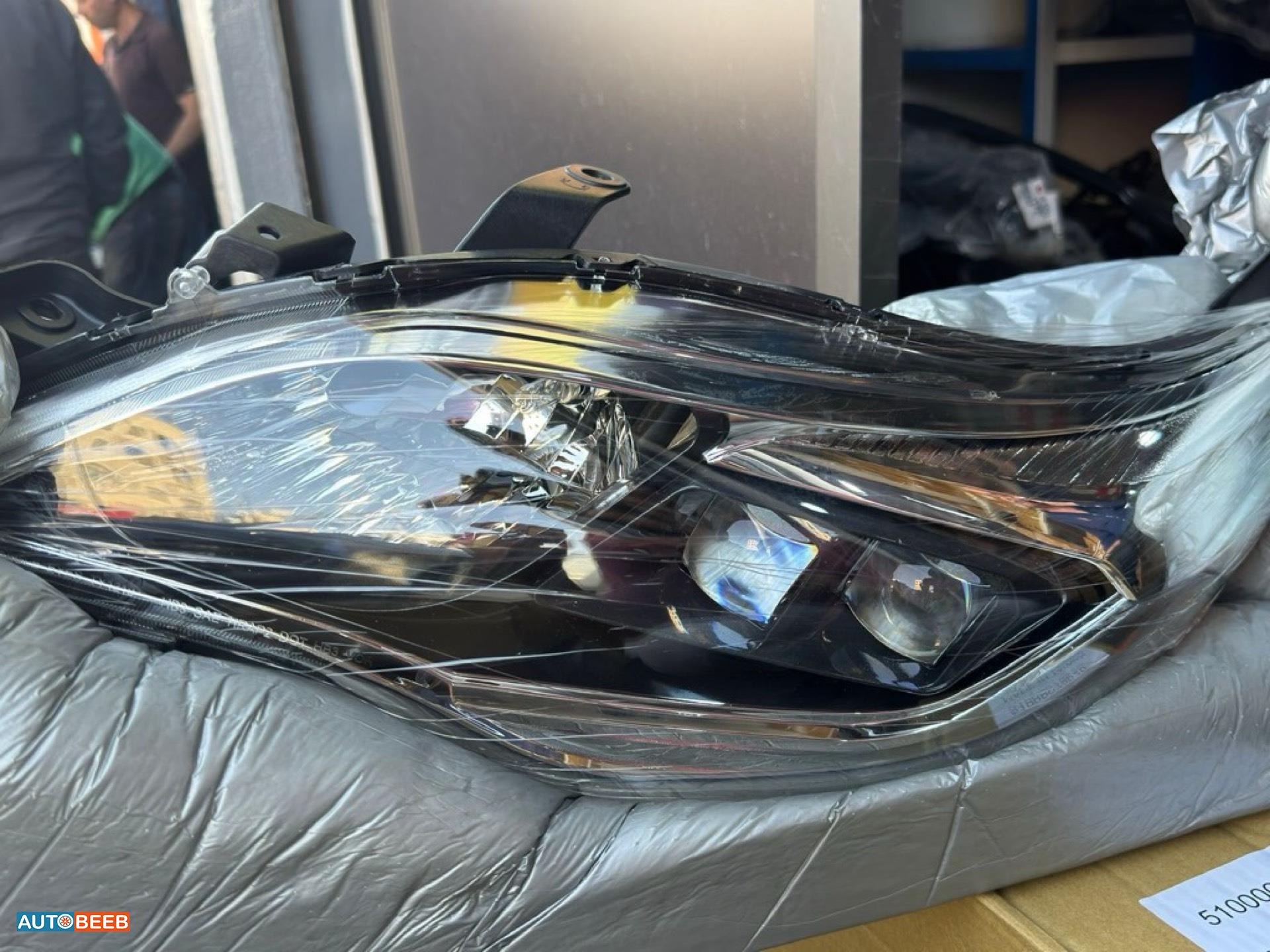 ضوء امامي تويوتا أفالون شمال 2013