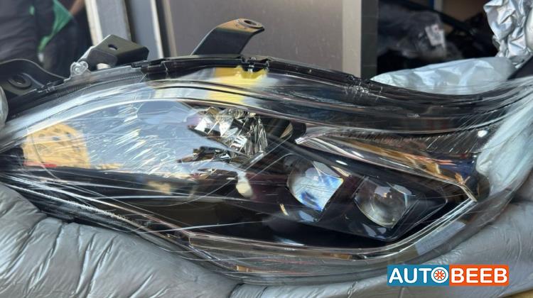 ضوء امامي تويوتا أفالون شمال 2013