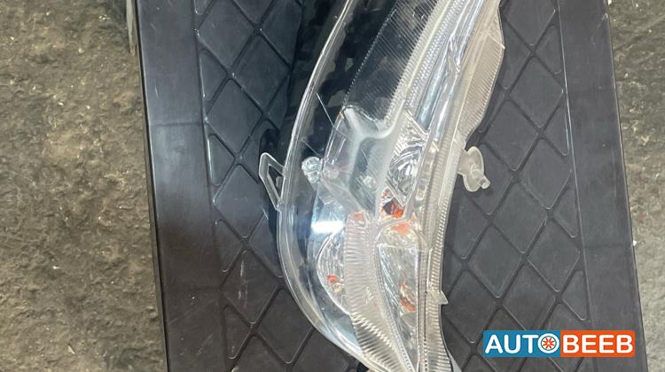 كشاف  امامي تويوتا كامري 2016 2017 2018