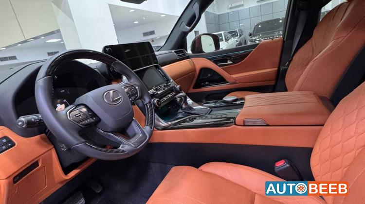 Lexus LX600 2025
