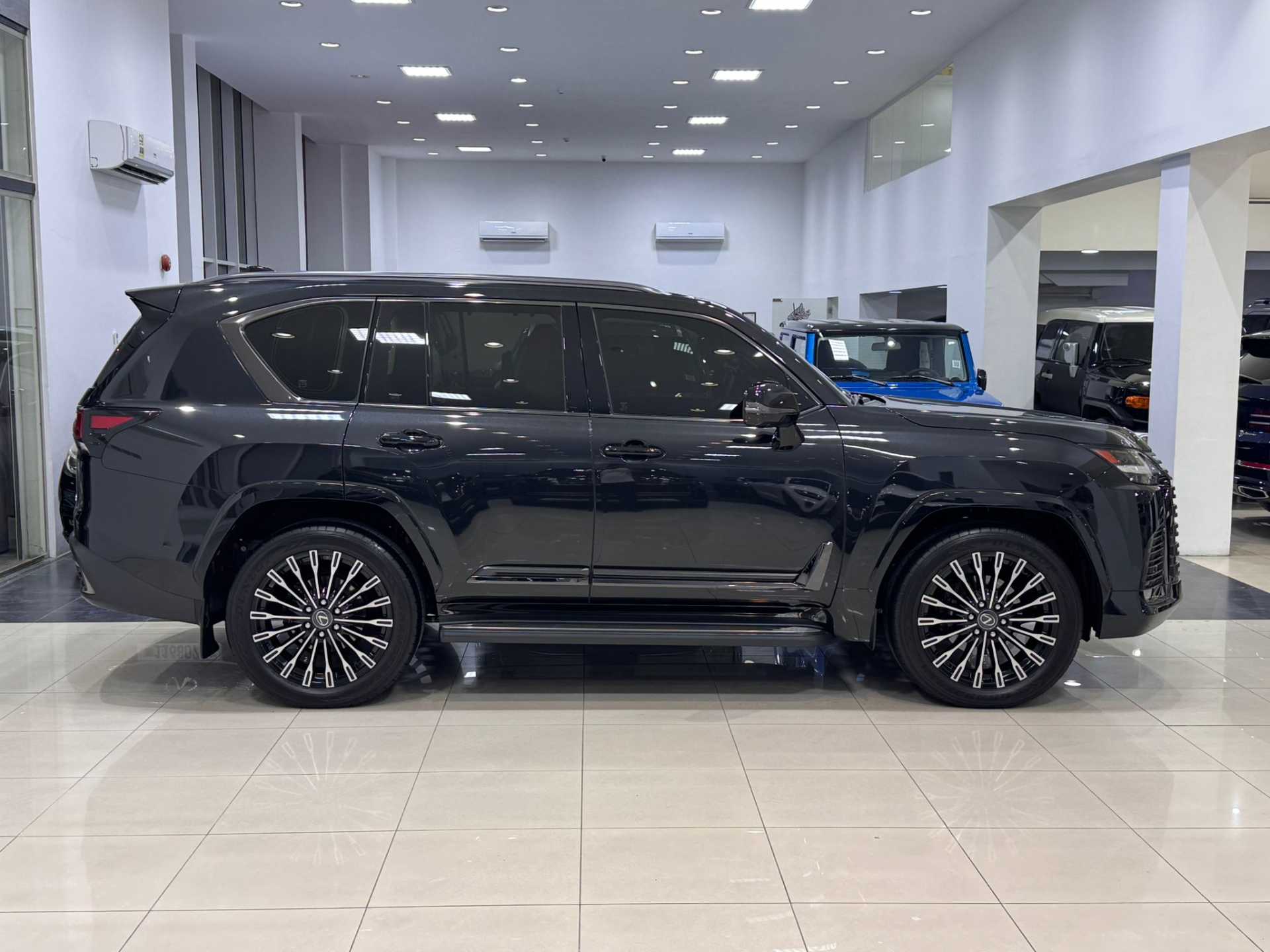 Lexus LX600 2025