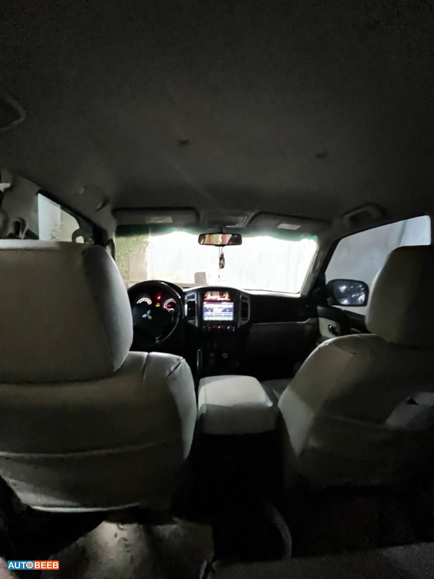 ميتسوبيشي باجيرو 2015