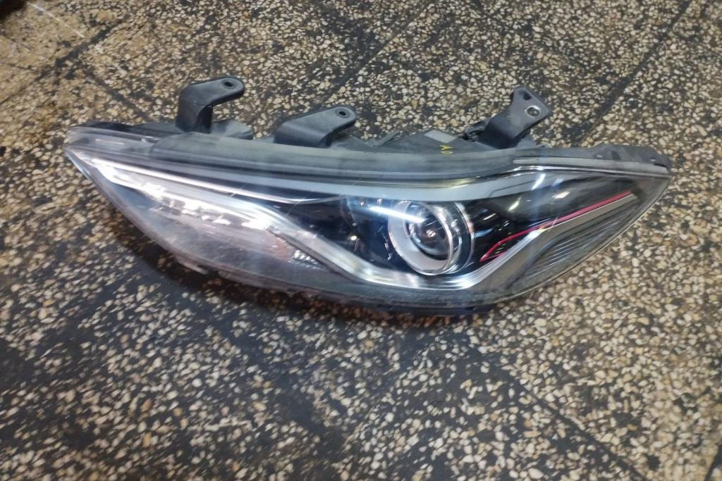 ضو امامي شمال هونداي افانتي ad تيربو 2018